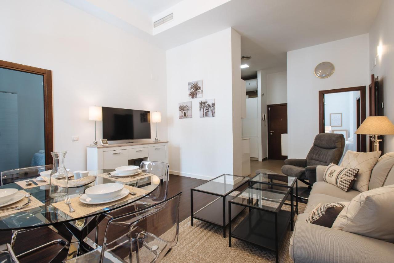 Apartamento Puerta Real - Free Parking Siviglia Esterno foto