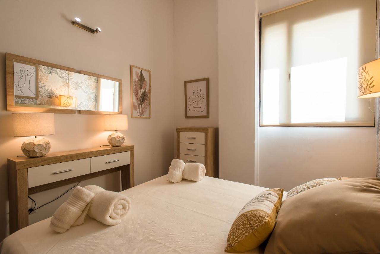 Apartamento Puerta Real - Free Parking Siviglia Esterno foto