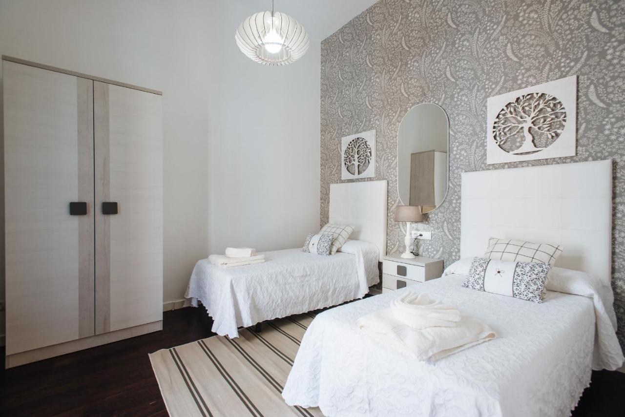 Apartamento Puerta Real - Free Parking Siviglia Esterno foto