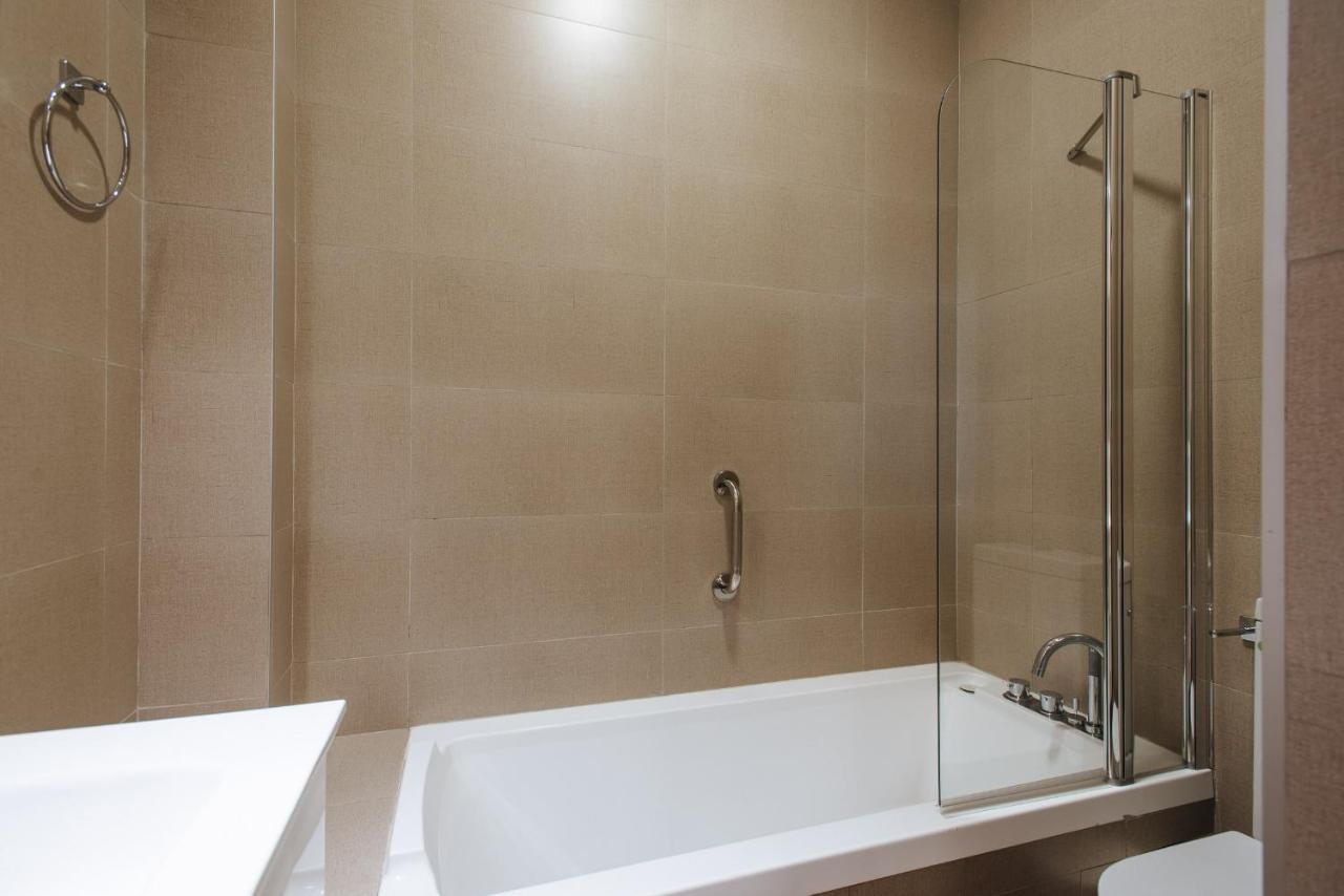Apartamento Puerta Real - Free Parking Siviglia Esterno foto