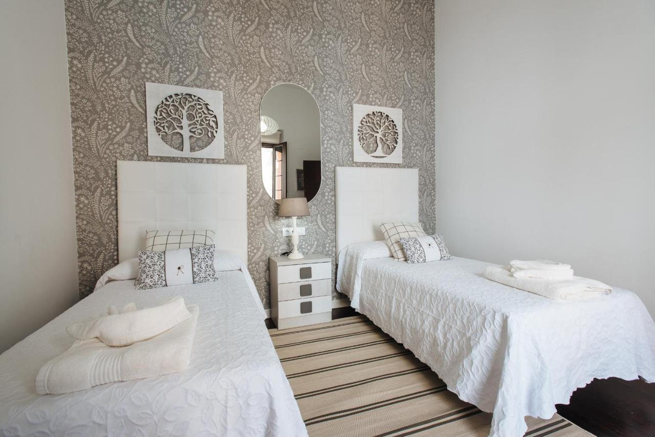 Apartamento Puerta Real - Free Parking Siviglia Esterno foto